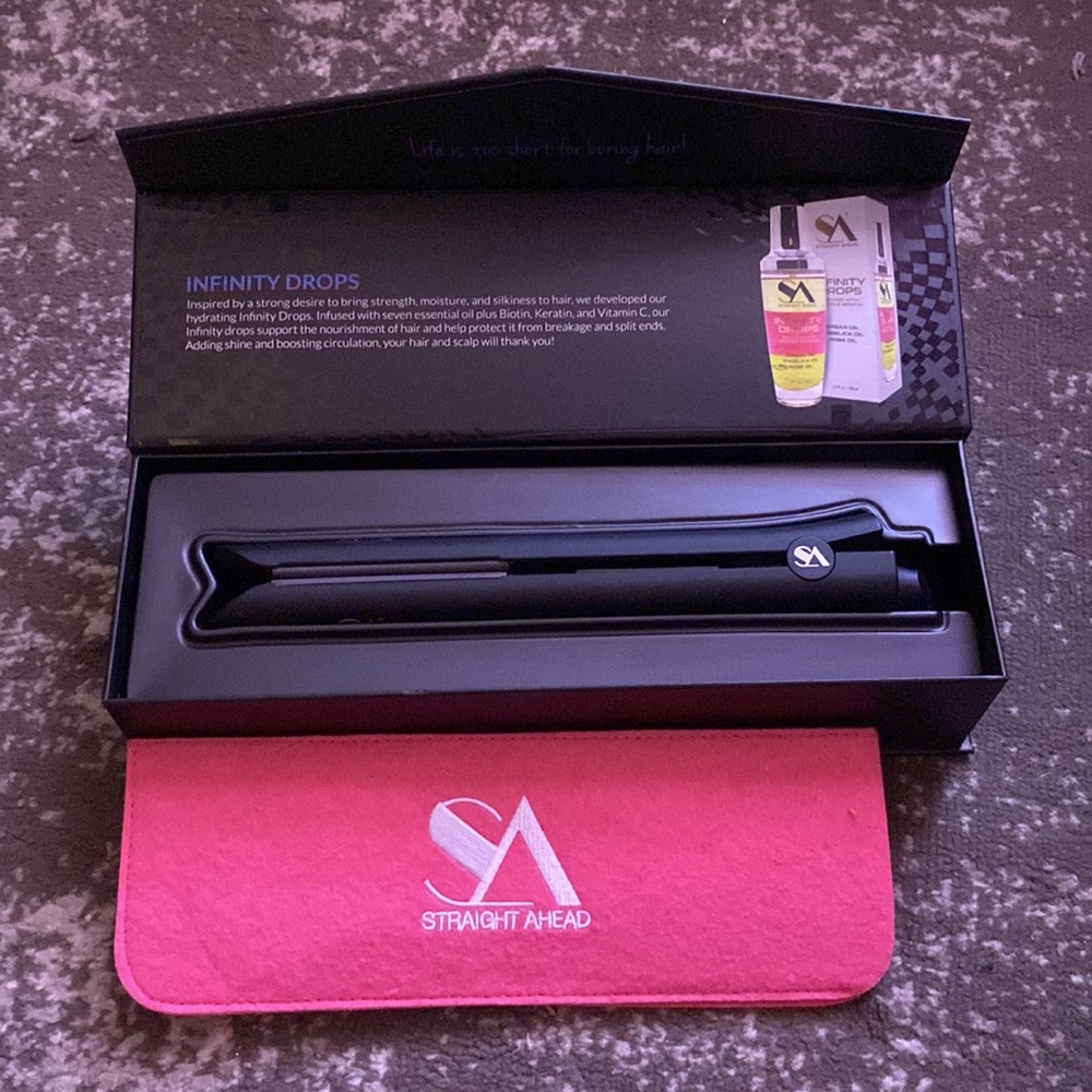 Never used Straight Ahead black flat iron ✔️